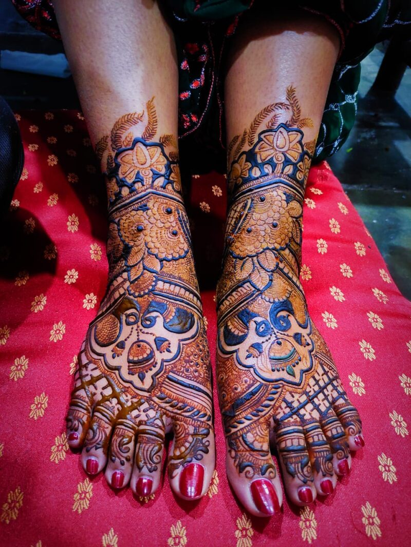 Bridal Mehandi Leg