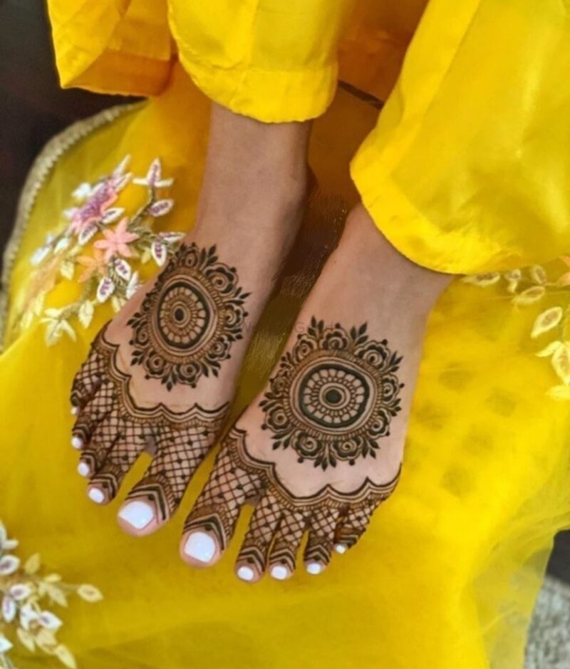 Legs Mehandi Sarkal